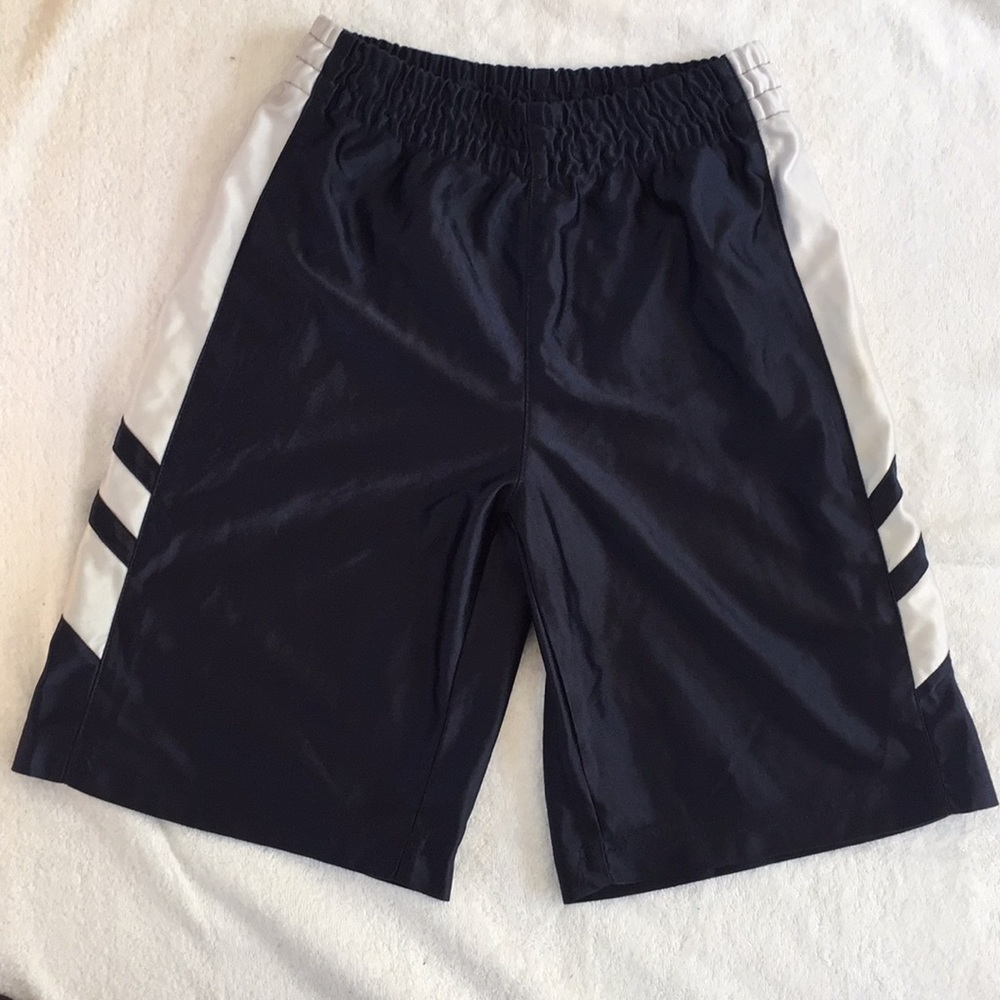 Boys navy shorts, size L (10-12)